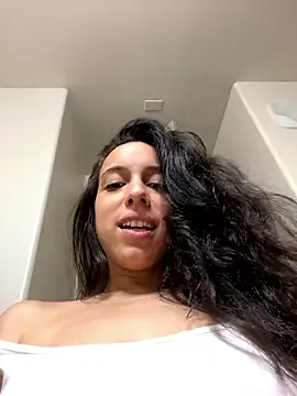 Webcam Model (Natur4lBeautyb33)  is live.Free join now!