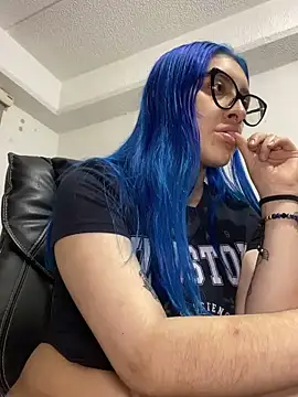 Webcam Model(kaoticblue_) is live