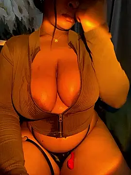 Webcam Model (YellowHoneyDip)  is live.Free join now!