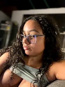 Webcam Model (CurlyGirl_1)  is live.Free join now!