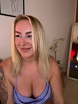 Webcam Model (ChristyAdair)  is live.Free join now!