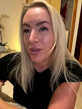 Webcam Model(ChristyAdair) is live