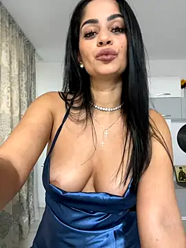 Webcam Model (_adelle)  is live.Free join now!