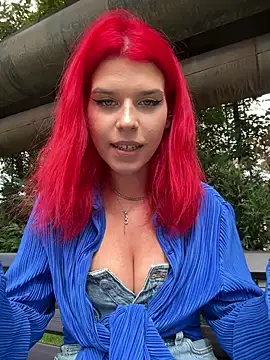 Webcam Model (RiriRoseey)  is live.Free join now!