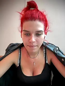 Webcam Model (RiriRoseey)  is live.Free join now!