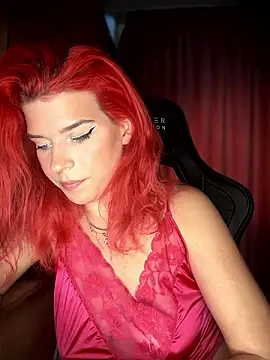 Webcam Model(RiriRoseey) is live