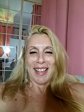 Webcam Model(Ina_HotX) is live