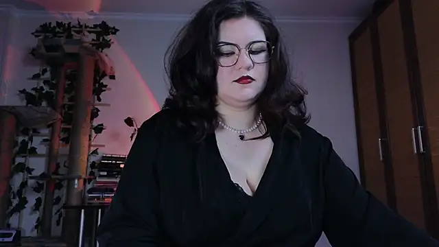 Laura_Karamazov private