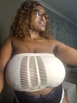 Webcam Model (Bustygoddess32)  is live.Free join now!