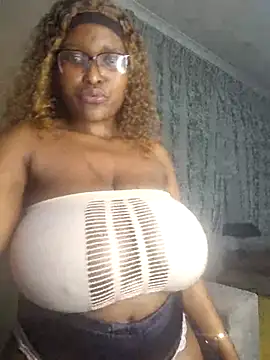 Webcam Model (Bustygoddess32)  is live.Free join now!