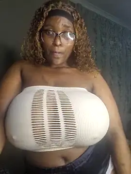 Webcam Model (Bustygoddess32)  is live.Free join now!