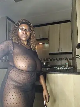 Webcam Model (Bustygoddess32)  is live.Free join now!