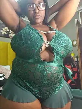 Webcam Model (Bustygoddess32)  is live.Free join now!