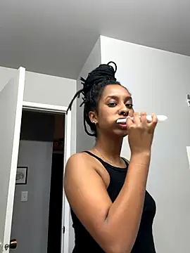 Webcam Model(Your_Paris) is live