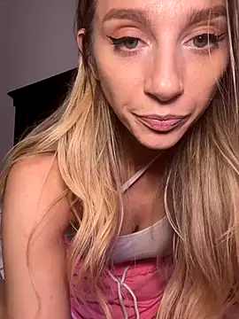 Webcam Model(BrattyBae_xo) is live