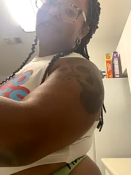 Webcam Model (ServeOnyxx)  is live.Free join now!