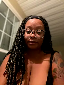 Webcam Model(ServeOnyxx) is live