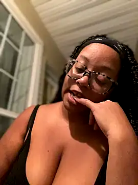 Webcam Model(ServeOnyxx) is live