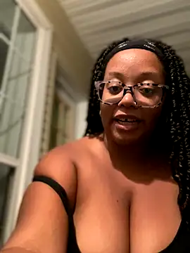 Webcam Model(ServeOnyxx) is live