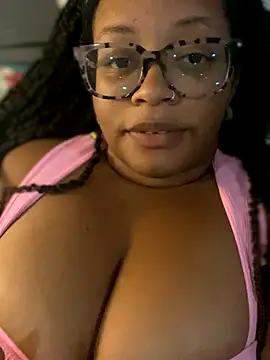 Webcam Model(ServeOnyxx) is live