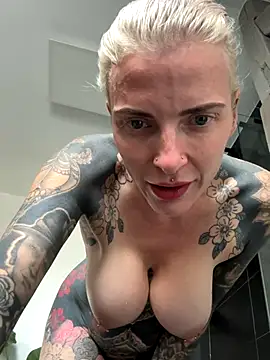 Webcam Model (tezzatattoo)  is live.Free join now!