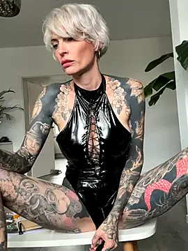 Webcam Model(tezzatattoo) is live