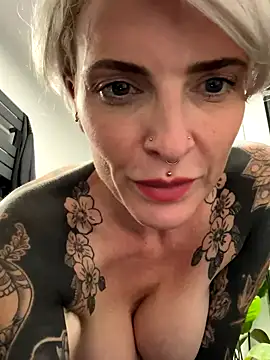 Webcam Model (tezzatattoo)  is live.Free join now!