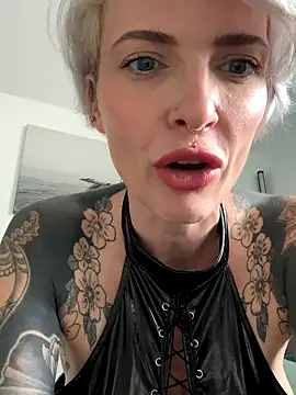 Webcam Model(tezzatattoo) is live