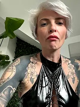 Webcam Model(tezzatattoo) is live