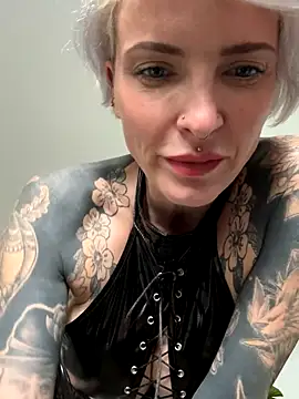 Webcam Model(tezzatattoo) is live