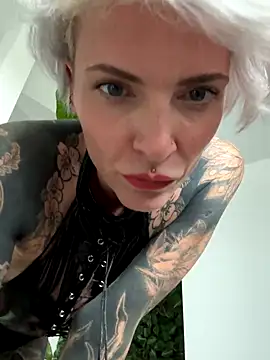 Webcam Model (tezzatattoo)  is live.Free join now!