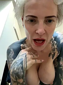 Webcam Model(tezzatattoo) is live