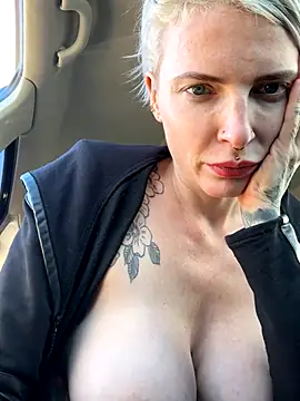 Webcam Model(tezzatattoo) is live