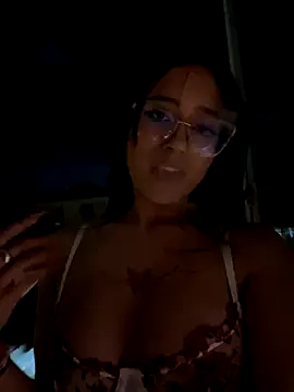 Webcam Model (EstrellaPinkk_)  is live.Free join now!