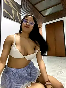 Webcam Model (EstrellaPinkk_)  is live.Free join now!