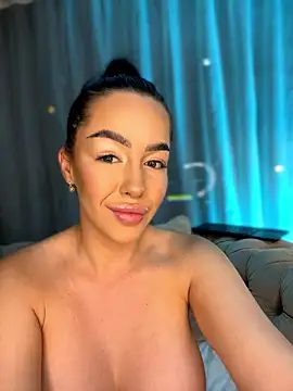 Webcam Model(NattyCaprices) is live