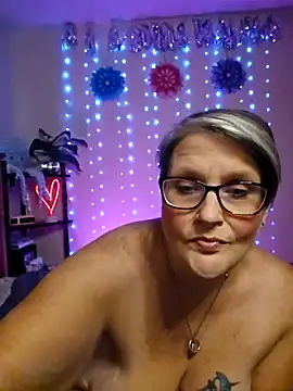 Webcam Model (DEESPRETTIES)  is live.Free join now!