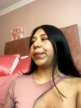 Webcam Model(MaraGomez) is live