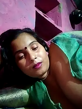 Webcam Model(Poonamdhillo) is live