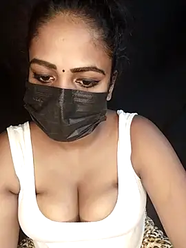 Webcam Model (Tamil_KaamaKanni)  is live.Free join now!