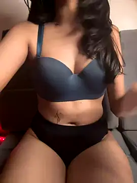 Webcam Model (NiYaaSiNgh)  is live.Free join now!