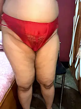 Webcam Model(CurvyTiaa) is live