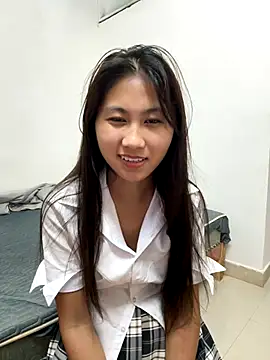 Webcam Model(00houBainiangzi) is live