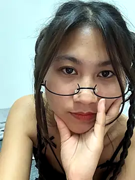 Webcam Model(00houBainiangzi) is live