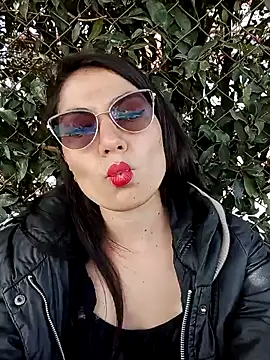 Webcam Model(JULIETH-03_) is live