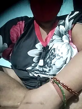 Webcam Model (Cute-Mannu)  is live.Free join now!