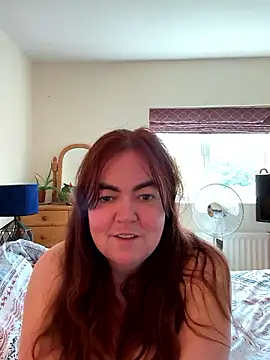 Webcam Model (curvy-milf-abbie)  is live.Free join now!