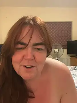 Webcam Model (curvy-milf-abbie)  is live.Free join now!