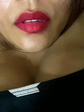 Webcam Model (Roshnibhabhii)  is live.Free join now!