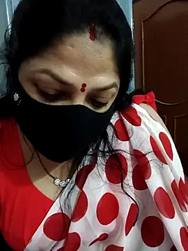 Webcam Model (O-Priya)  is live.Free join now!